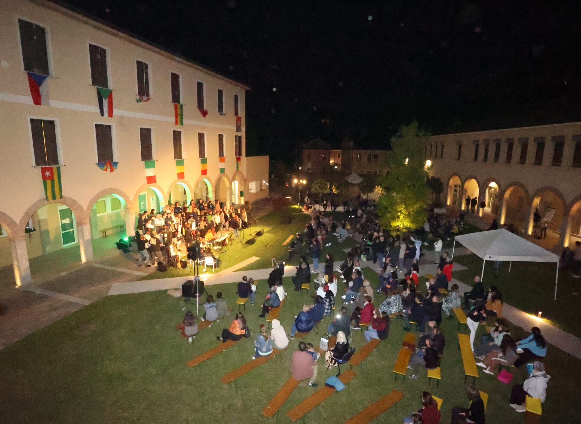 FRATELLI ALLA STESSA TAVOLA